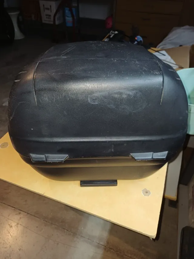 Baúl para moto SHAD negro con luz roja, 50 litros