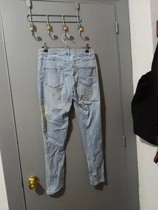 Pantalones vaqueros desgastados