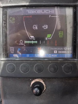 Retroexcavadora Takeuchi TB240