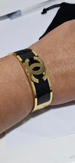Pulsera Chanel Negra y Dorada