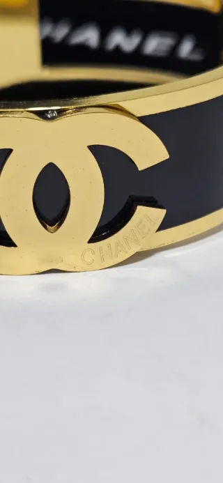 Pulsera Chanel Negra y Dorada