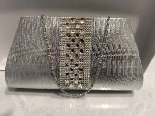Bolso de fiesta plateado con pedrería