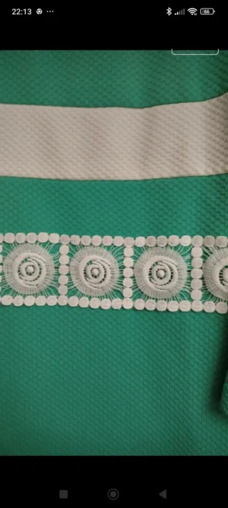 Vestido verde con detalle blanco