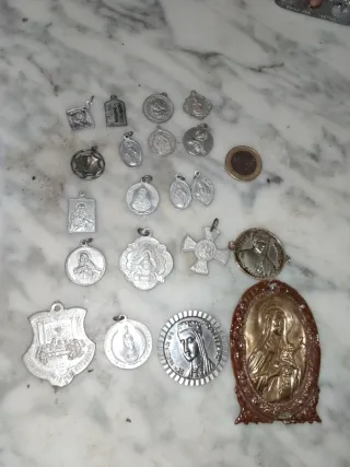 Lote de 20 medallas religiosas