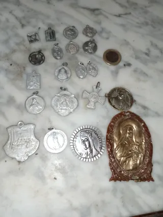Lote de 20 medallas religiosas