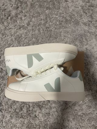 Veja Zapatillas Blancas y Verdes