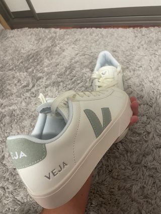 Veja Zapatillas Blancas y Verdes