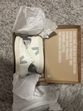 Veja Zapatillas Blancas y Verdes