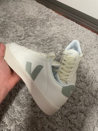 Veja Zapatillas Blancas y Verdes
