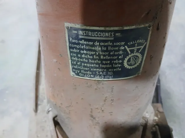 Pluma saca motores industrial