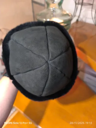 Gorro de piel de oveja negro