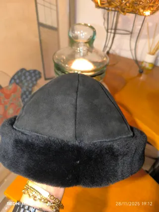 Gorro de piel de oveja negro