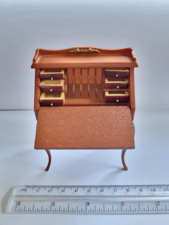 Muebles casa muñecas año 2000