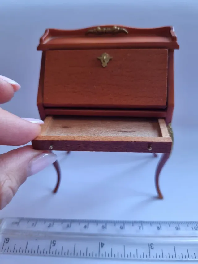 Muebles casa muñecas año 2000