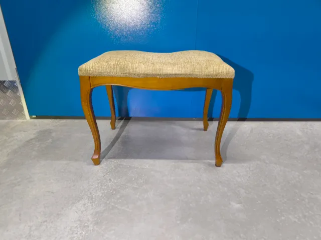 Precioso Escabel estilo Luis XV