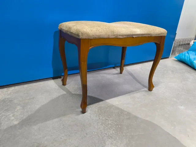 Precioso Escabel estilo Luis XV