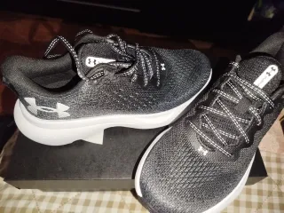 UNDER ARMOUR INFINITE. Zapatillas de correr Nuevas