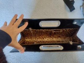 Bolso Clutch Charol Jordi Labanda Ilustración