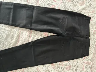 Pantalón vaquero mujer negro