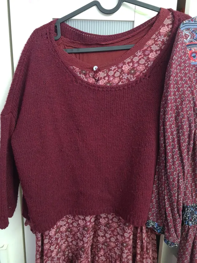 Camiseta e 2 vestidos marrons