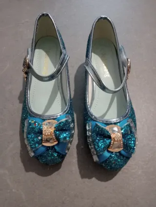 Zapatos de princesa brillantes