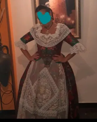 Vestido de fallera talla a medida y zapatos.
