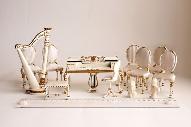 Muebles Casa Muñecas. Año 2000. Pintados a mano.