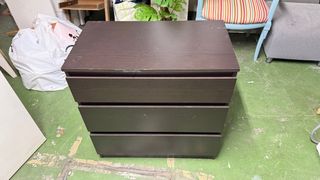 Cajonera de madera marrón