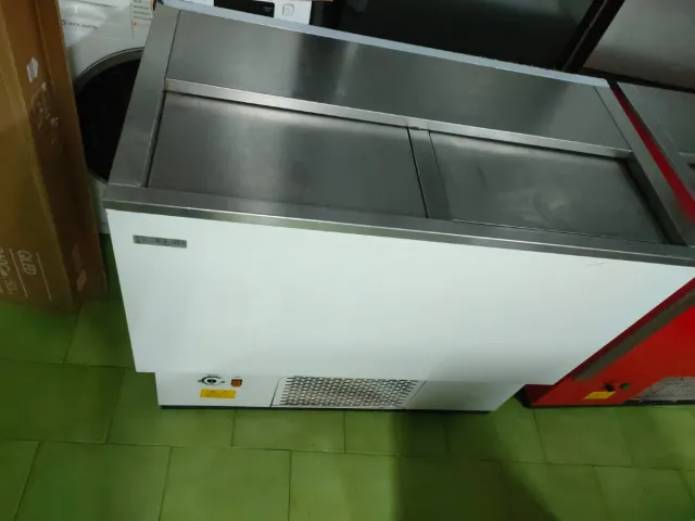 Frigorifero espositivo