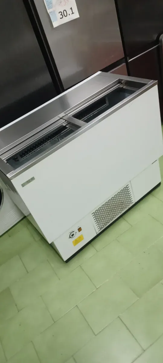 Frigorifero espositivo