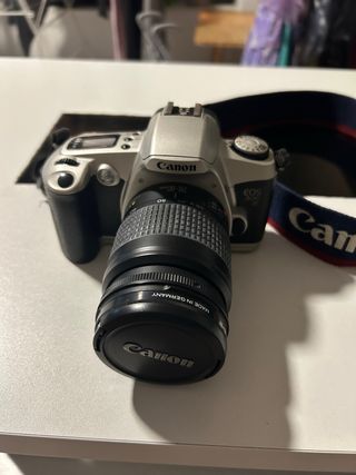 Cámara Canon EOS 500 Plata y Negra