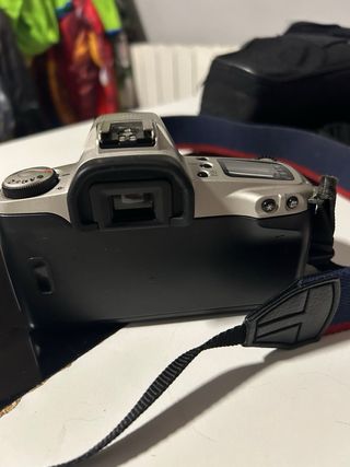 Cámara Canon EOS 500 Plata y Negra