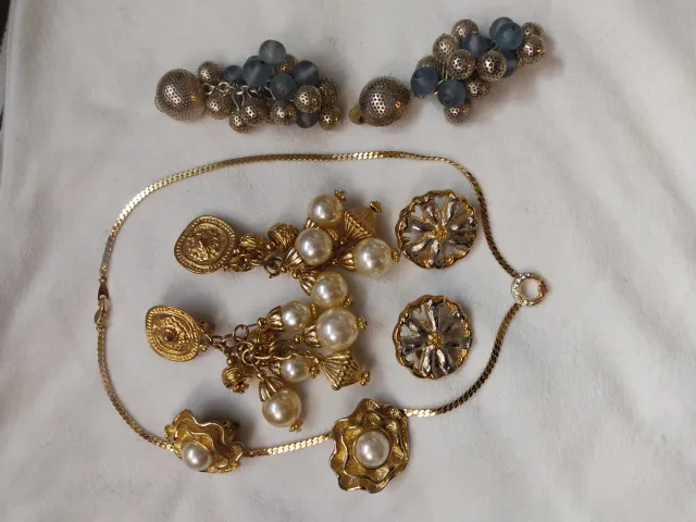 Lote de bijuteria antiga: colar e brincos