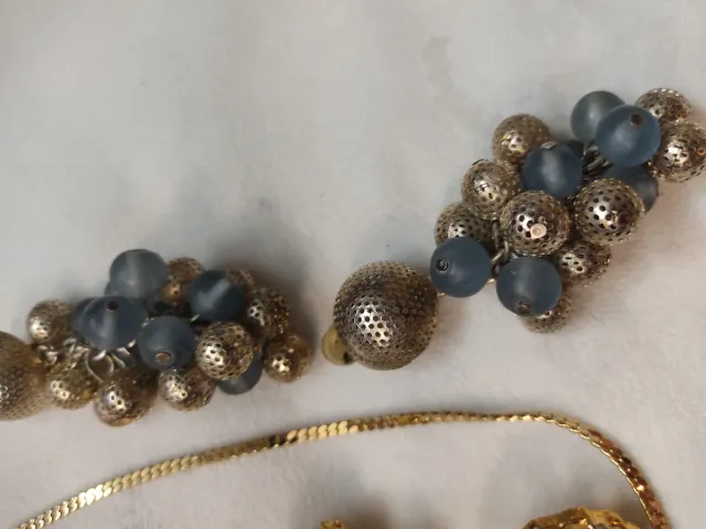 Lote de bijuteria antiga: colar e brincos