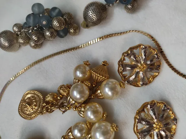 Lote de bijuteria antiga: colar e brincos