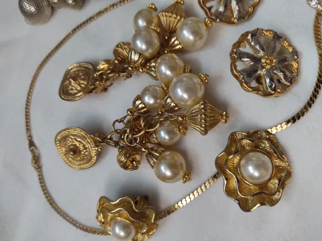 Lote de bijuteria antiga: colar e brincos