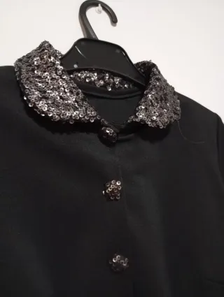 Chaqueta negra con lentejuelas