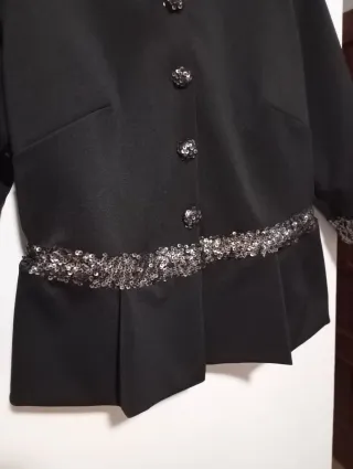 Chaqueta negra con lentejuelas