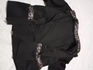 Chaqueta negra con lentejuelas