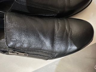 Botín de piel con cremallera