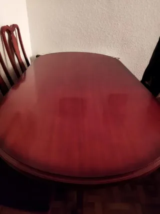 Mesa de comedor de madera