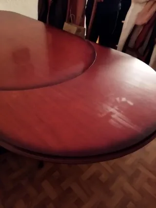Mesa de comedor de madera