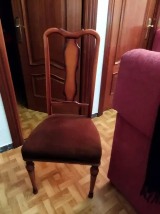 Mesa de comedor de madera