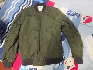 Cazadora Bomber Pull&Bear Verde Talla L