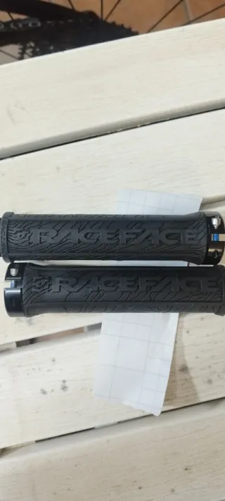 Puños Race Face Half Nelson