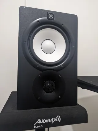 Altavoces Yamaha HS7 Negros.