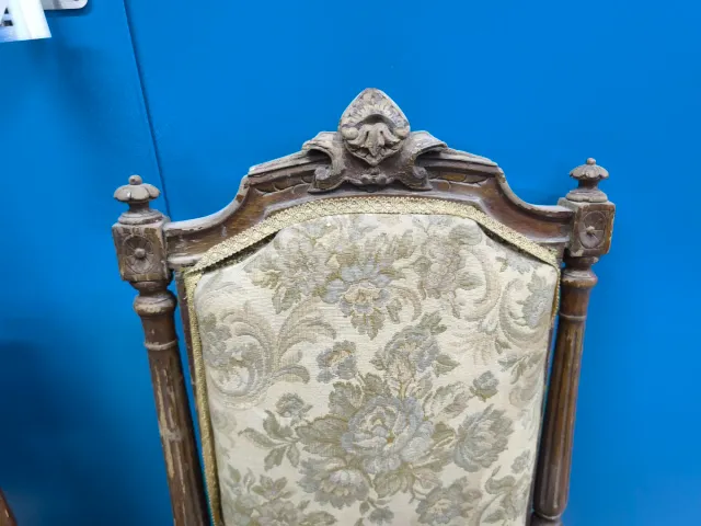 Pareja de sillas antiguas con ruedas originales