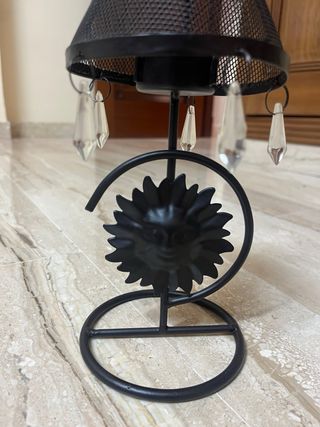 Portacandele in metallo nero con decorazioni in cristallo