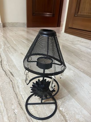 Portacandele in metallo nero con decorazioni in cristallo