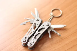 Multiherramienta Alicates Compacta.